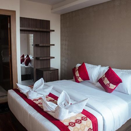 Kusum Airport Hotel Katmandu Eksteriør bilde