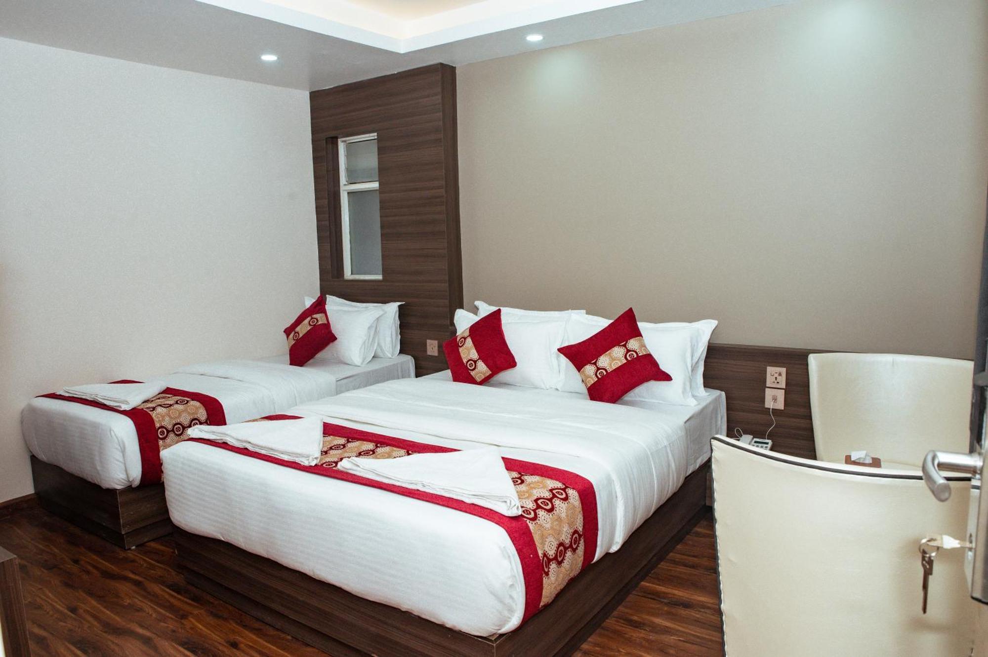 Kusum Airport Hotel Katmandu Eksteriør bilde